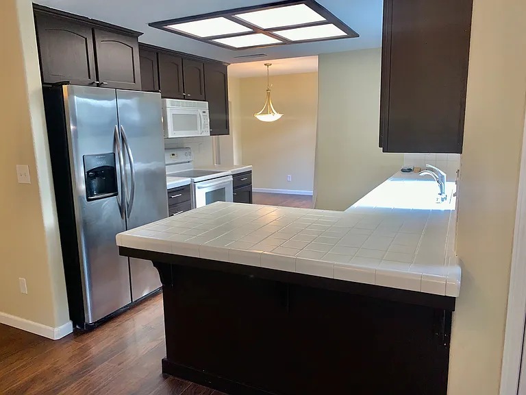 1023 E Freedom Ave — Photo 8
