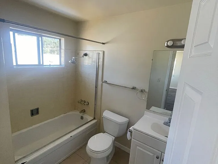 171-173 Faris Ct — Photo 6