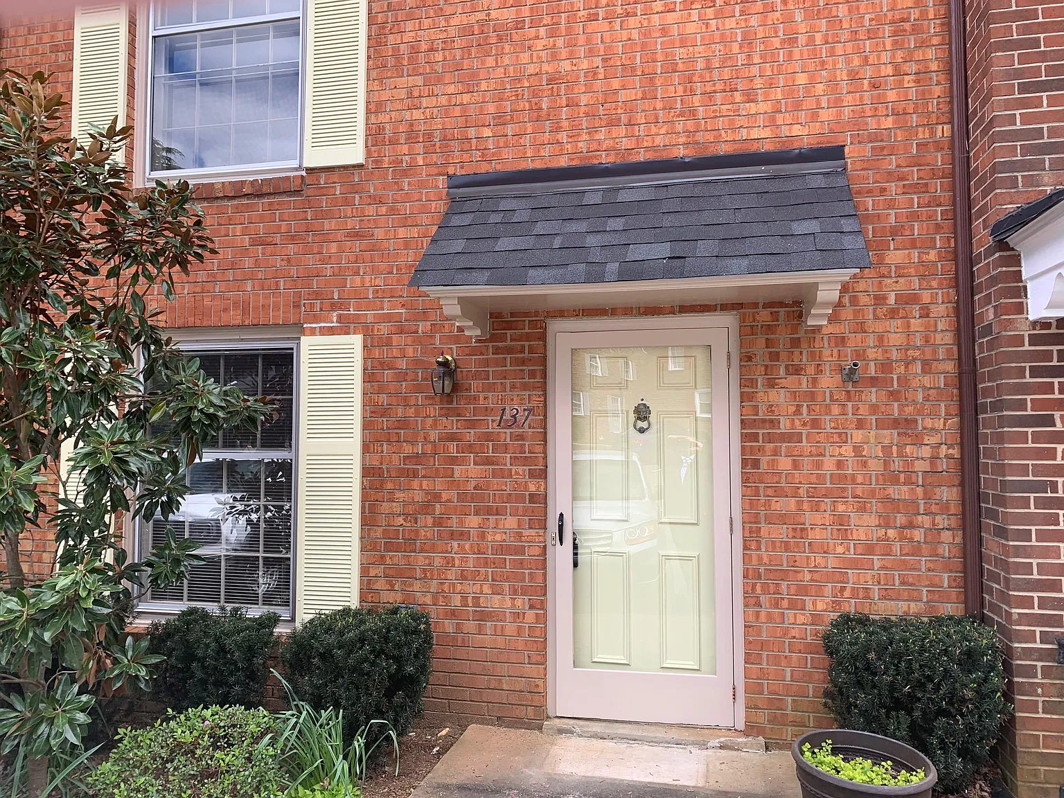 2 bed, 1.5 bath, 1060 sqft, $1,300 — Photo 1