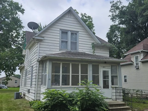 221 Center St, Waterloo, IA 50703