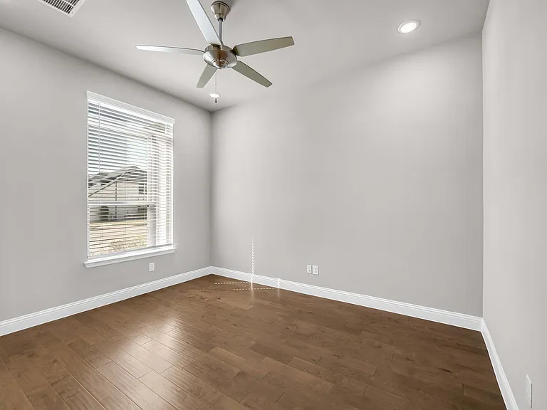 11706 Mikaela Dr — Photo 6