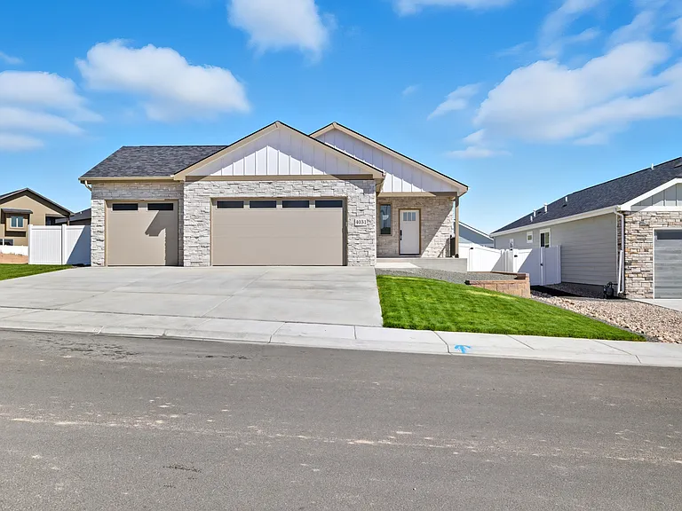 4031 Saddleback Ln — Photo 2