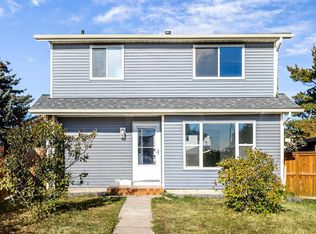 327 SE Abalone Pl NE, Calgary, AB T2A6Y5