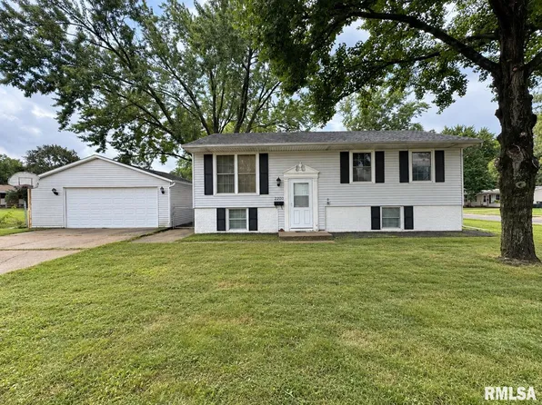 2200 Dominion Ave, Pekin, IL 61554