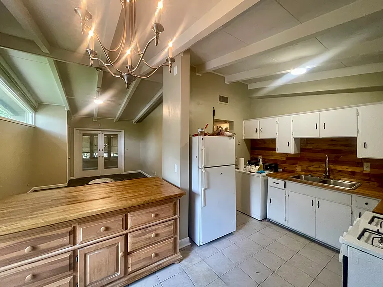 4536 Timothy St — Photo 3