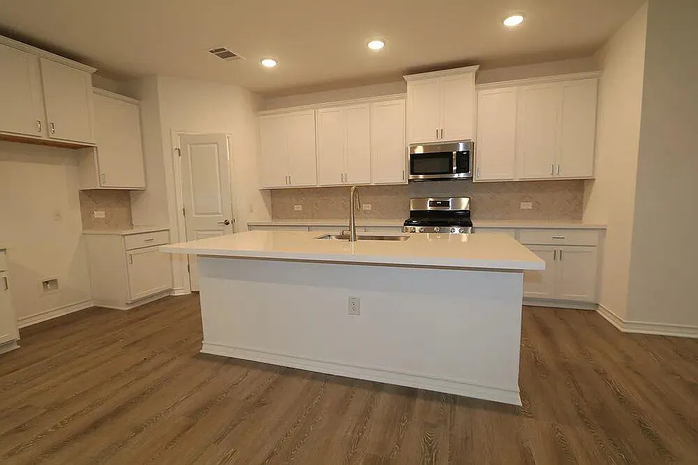 4 bed, 2.5 bath, 2144 sqft, $2,399 — Photo 3