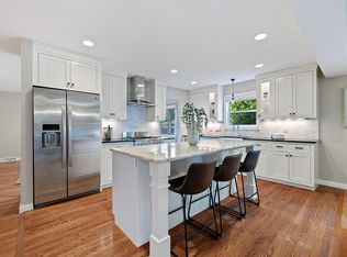 4704 W 70th St, Edina, MN 55435