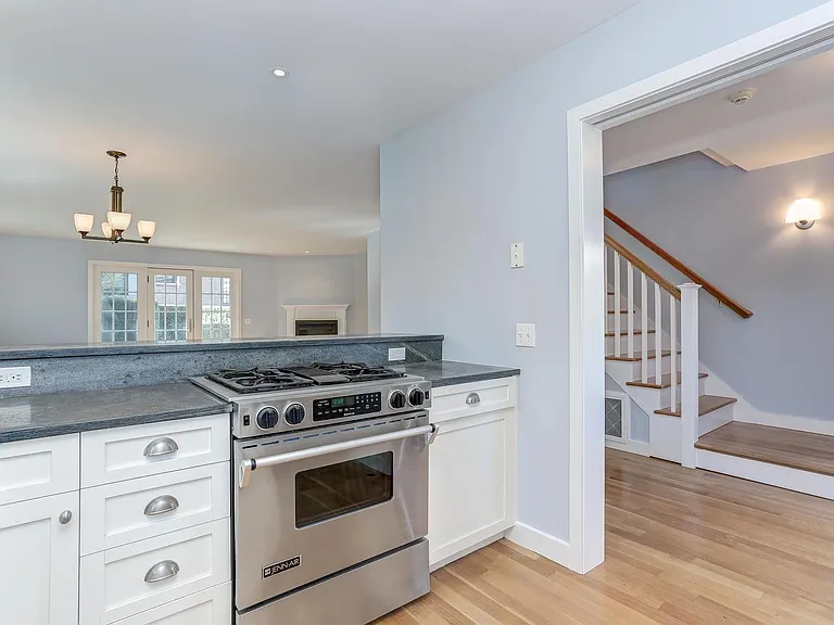 12 Davenport Ave #2 — Photo 3