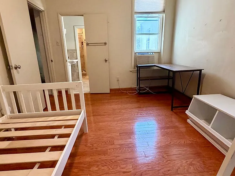 4518 Regent St — Photo 29