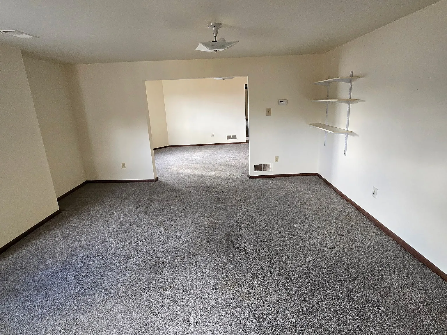 3 bed, 950 sqft, $1,350 — Photo 2
