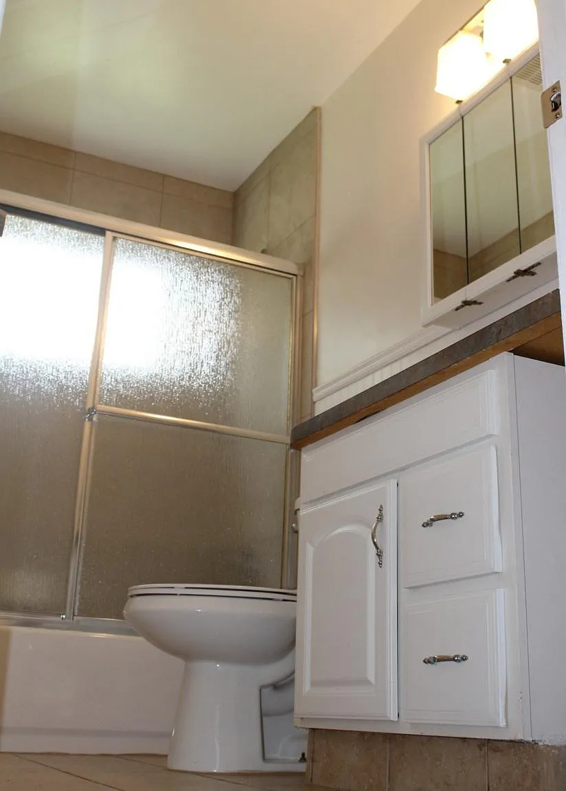3 bed, 950 sqft, $1,500 — Photo 2