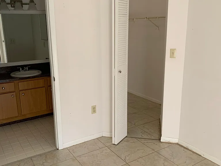 2445 SW 18th Ter #703 — Photo 8