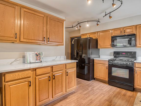 4th image of 591 Sussex Ct
