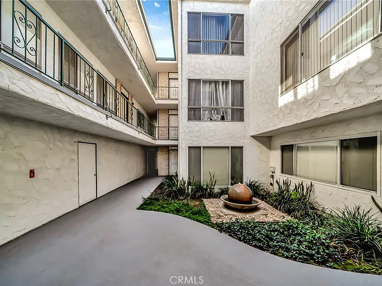 5315 Zelzah Ave #6 — Photo 26