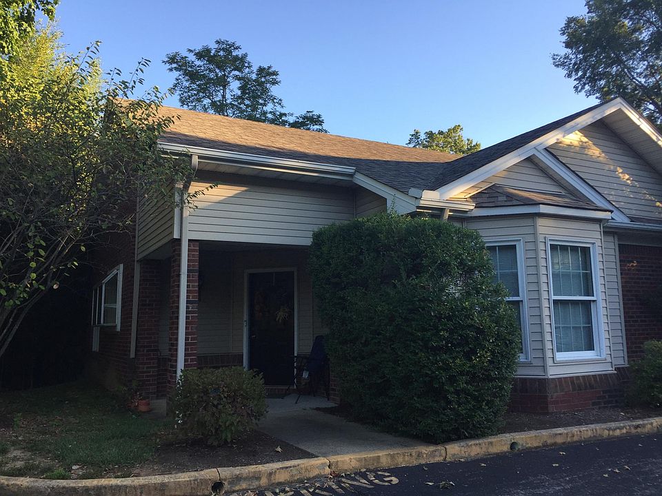 Beautiful ranch-style condo, quiet, all yard work is done for you.