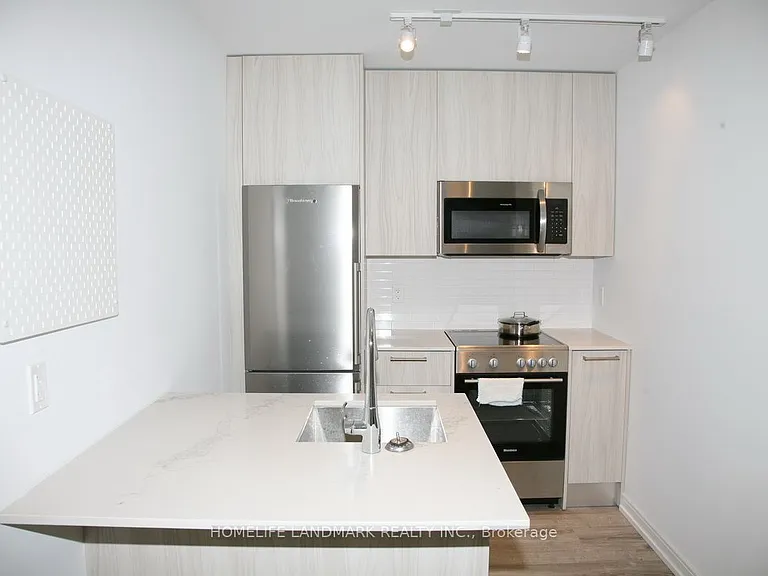 28 Wellesley St E #306 — Photo 13