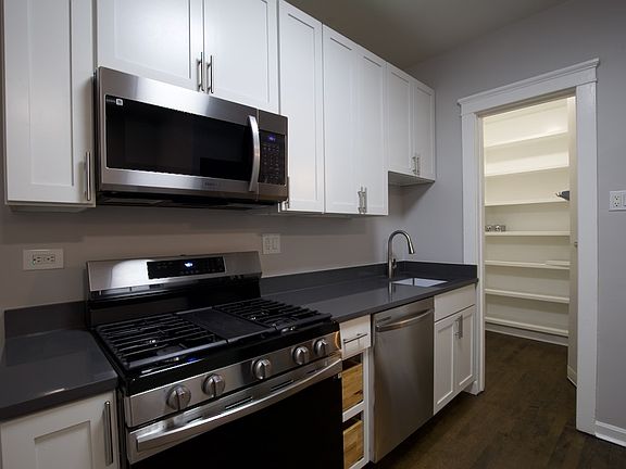 3rd image of 1454 W Winnemac Ave #W2