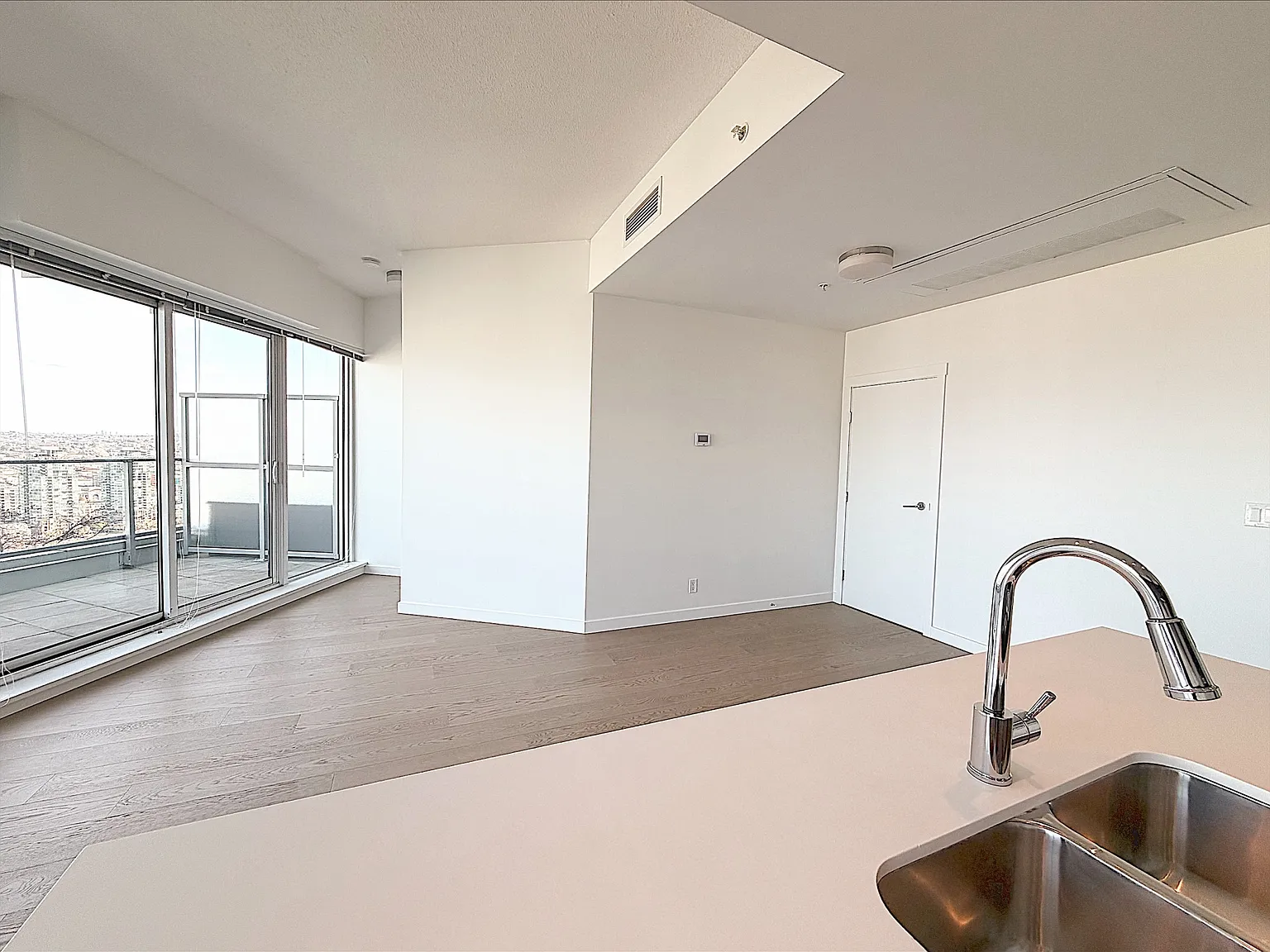 Aquilini Centre West - 2502 Penthouse — Photo 1