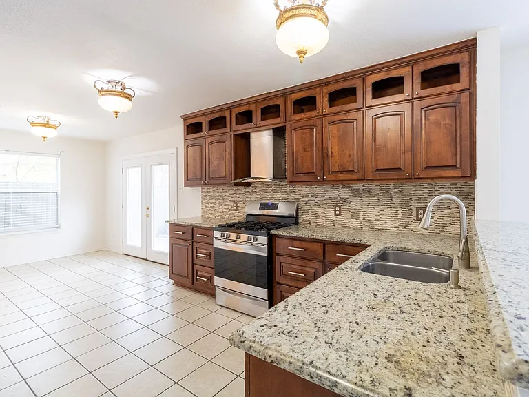 17501 Wiseman Dr — Photo 6