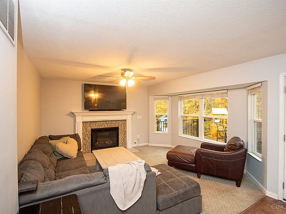 3rd image of 1209 E Glen Echo Ln