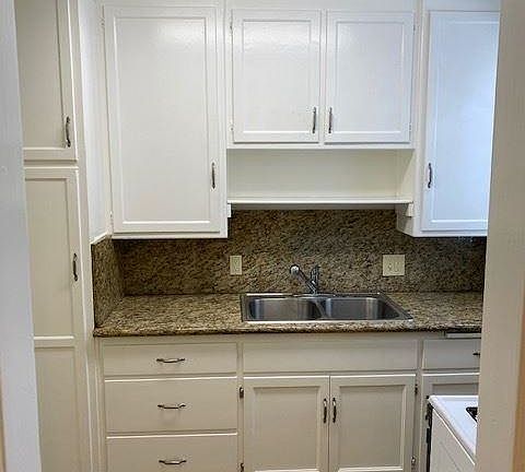 2nd image of 125 N Kenwood St #125