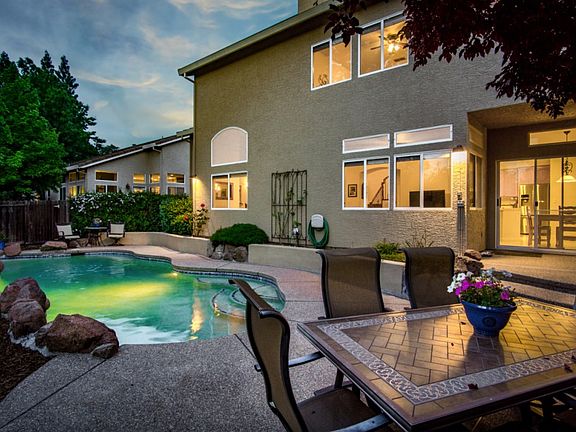 3rd image of 4712 Corona Cir