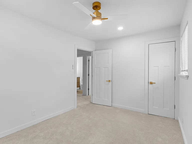 1605 Barbara Dr — Photo 7
