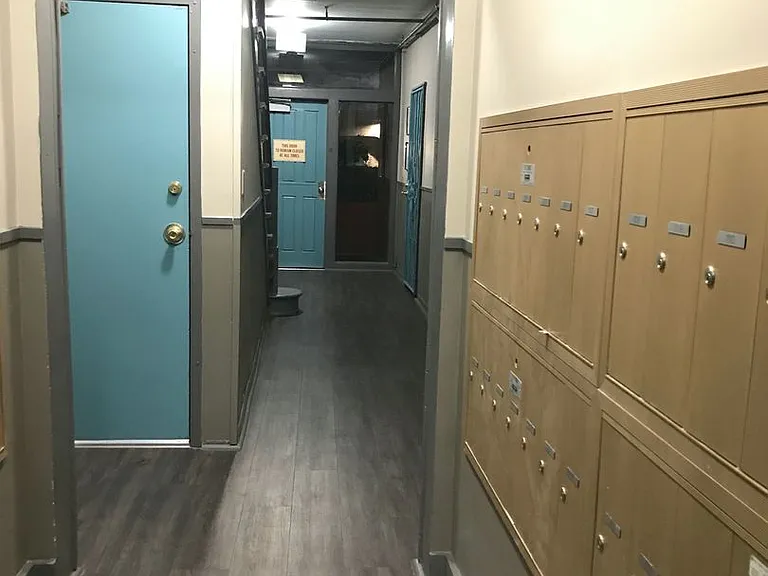 Harvard Apartments / 1626 Harvard — Photo 11