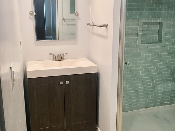 4th image of 21 Stanton Blvd