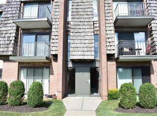 612 Forest Green Dr, Coraopolis, PA 15108