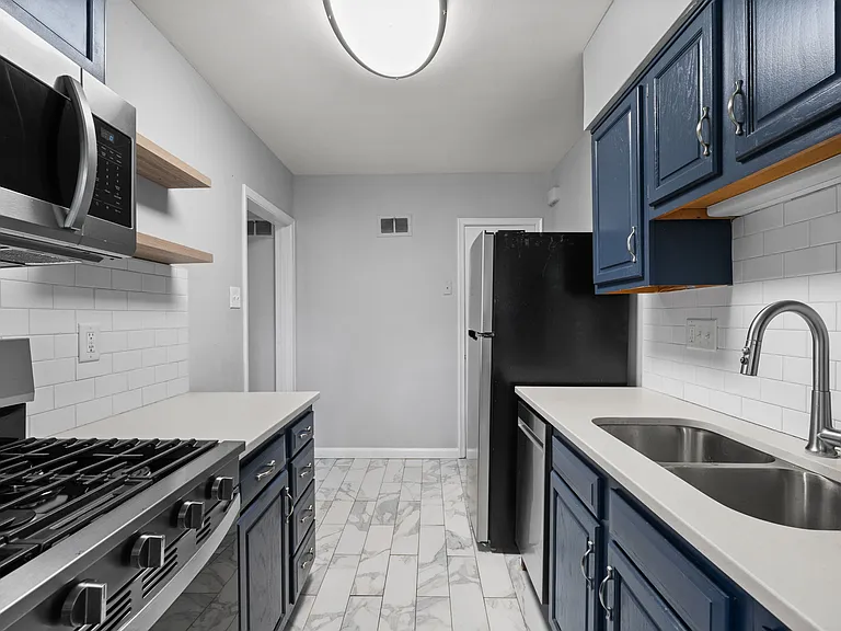 1010 Sanford Ave #1 — Photo 9