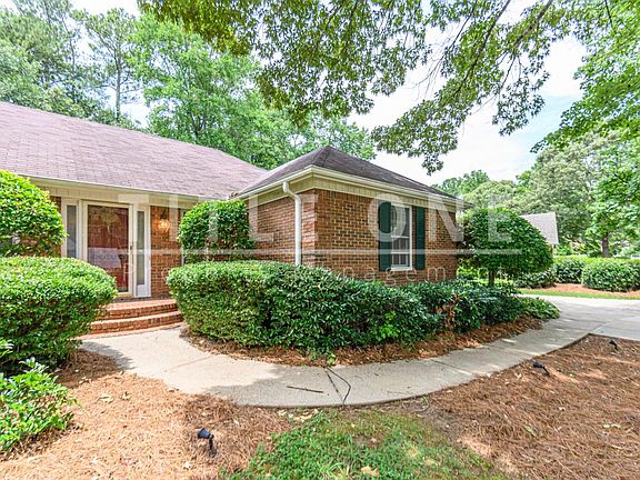 3rd image of 1134 Chestnut Hill Cir