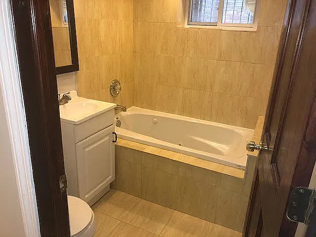 6230 N Francisco Ave #G — Photo 5