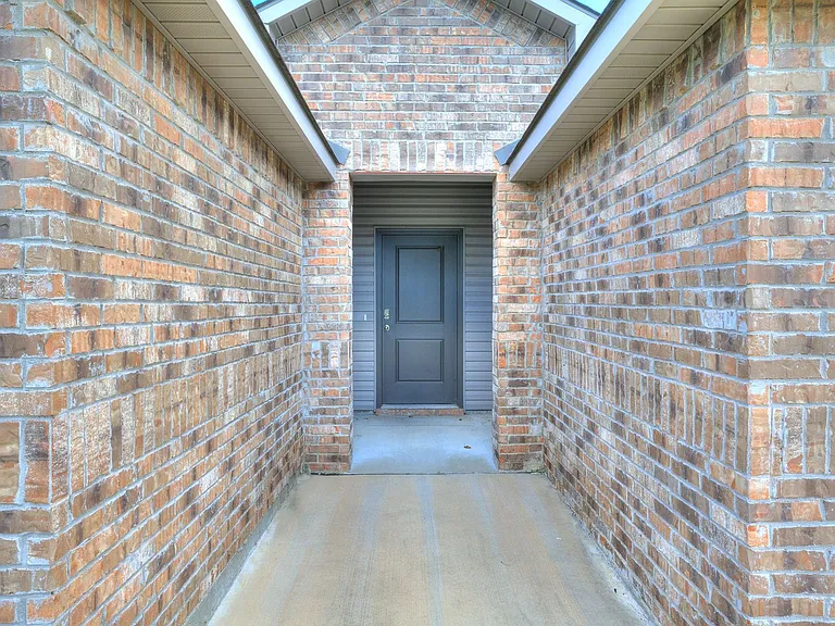 3102 Debbie Ln — Photo 4