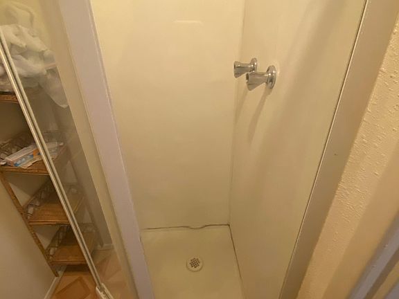 5th image of 103 E Stockton St