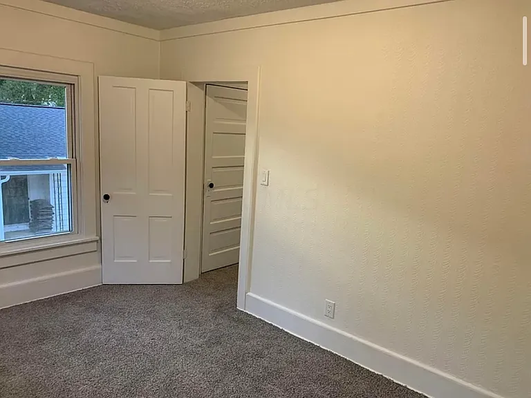 717 E Vine St — Photo 9