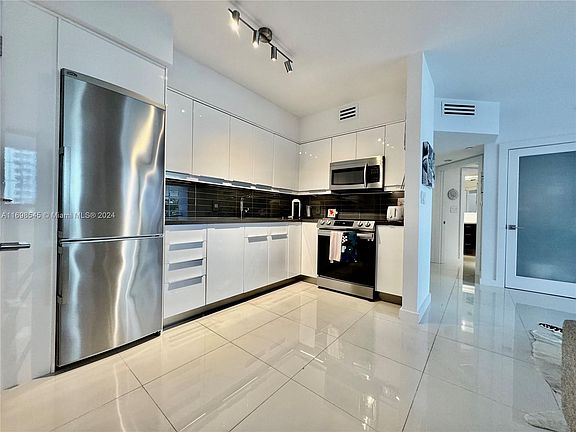 3rd image of 1330 West Ave APT 510
