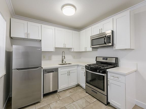 4th image of 1234 N Berendo St #7
