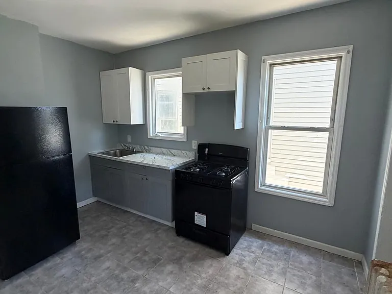 36 Dehart Pl #A — Photo 2