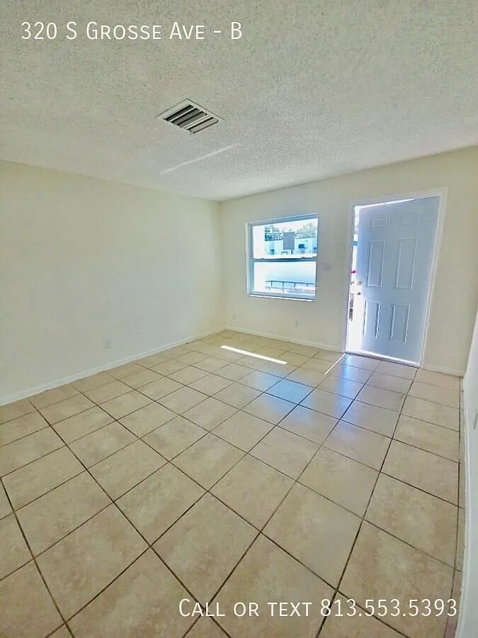 3-Bedroom Home in Tarpon Springs Last Month's Rent FREE! — Photo 4