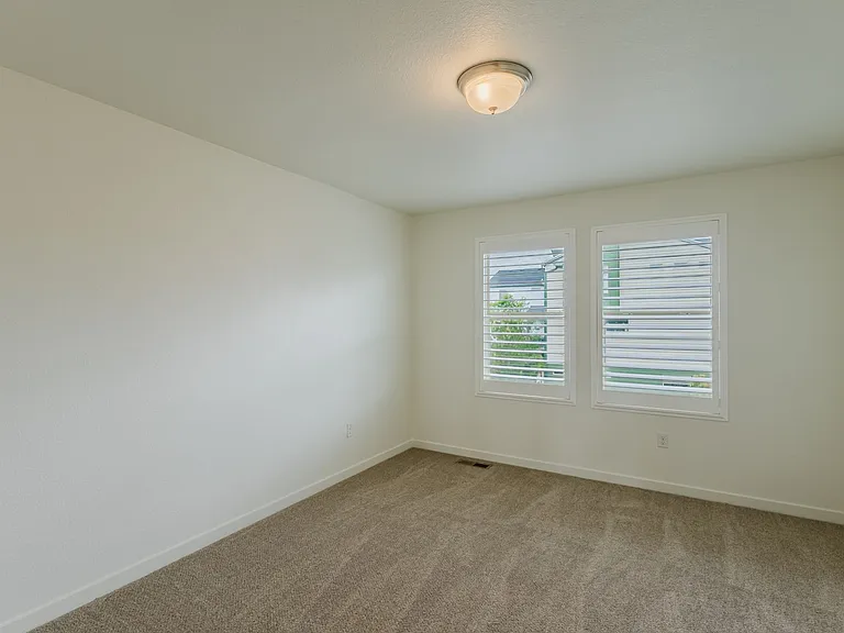 2656 Champagne Ave — Photo 33