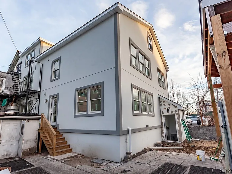 300 Highland Ave #1 — Photo 3