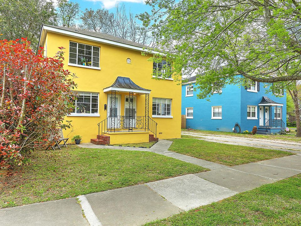 2nd image of 211 Gordon St