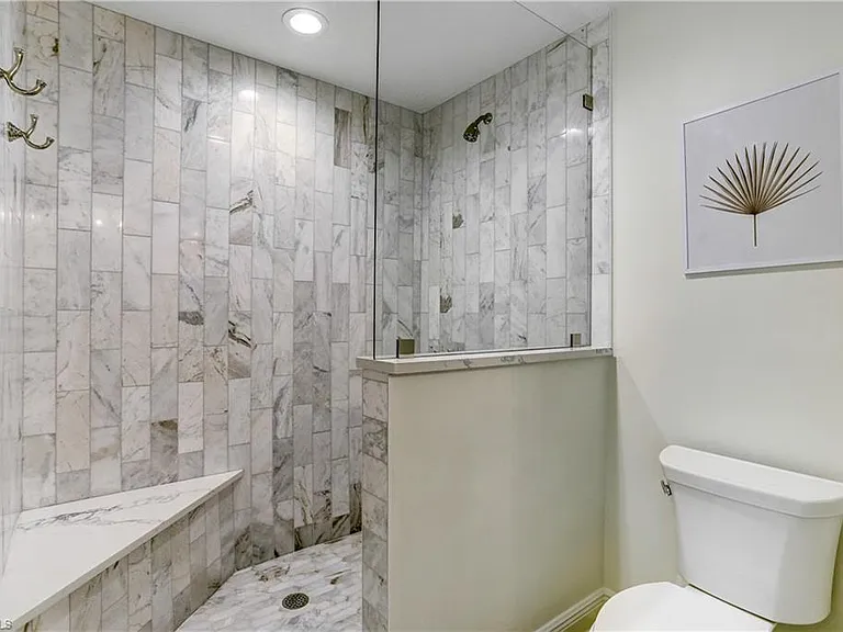 370 6th Ave S — Photo 20