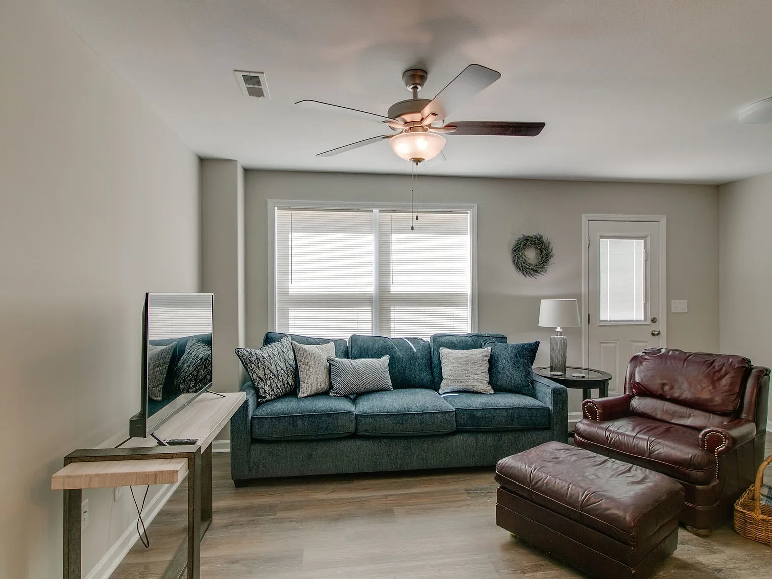 3 bed, 2.5 bath, 1440 sqft, $1,560 — Photo 4