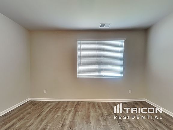 3rd image of 4074 Beach Way