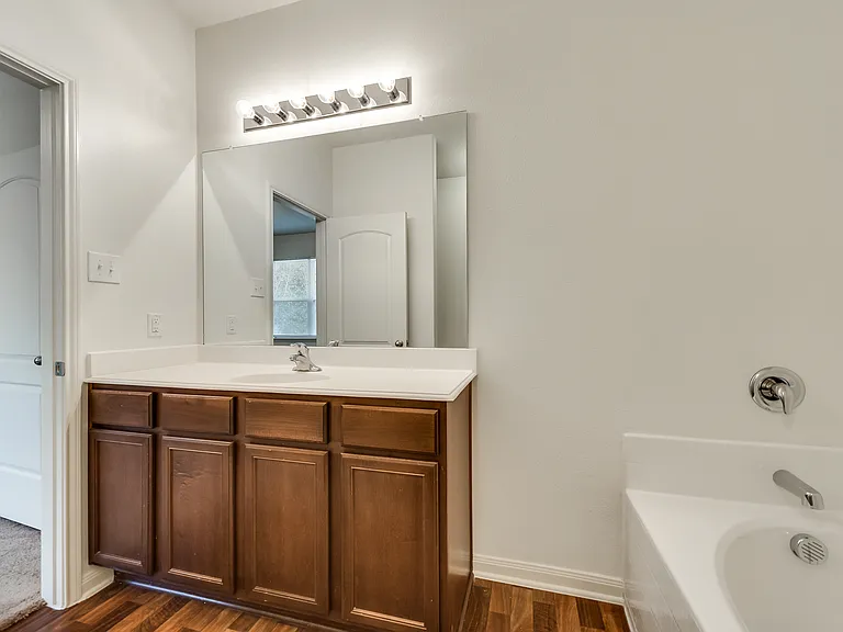 1309 James St — Photo 10