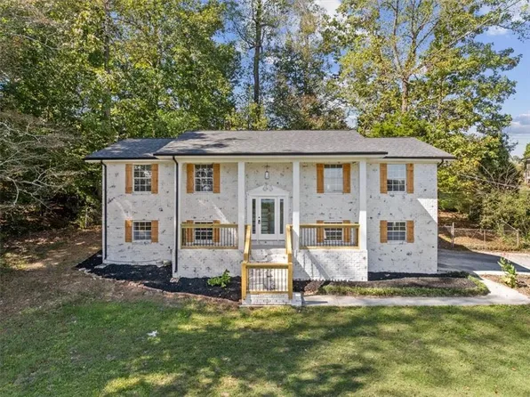 4004 Pinewood Dr SE, Dalton, GA 30721