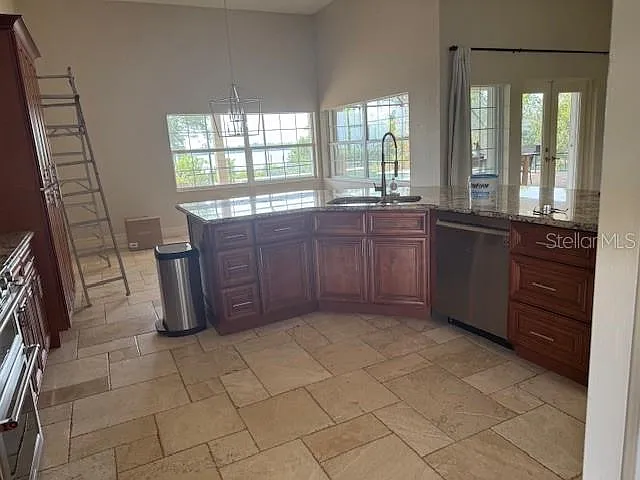 3 bed, 2.0 bath, 1858 sqft, $2,700 — Photo 4