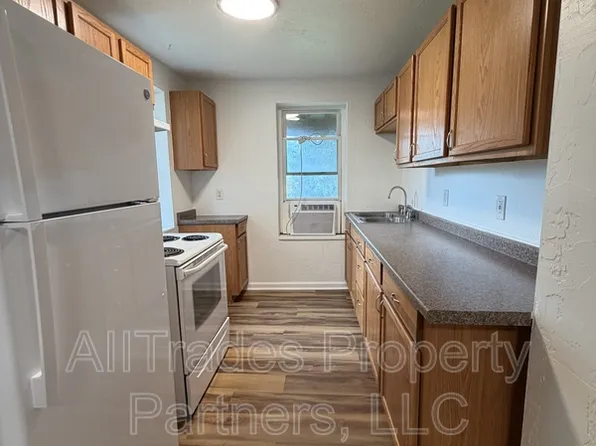 527 Duquesne Ave APT 1, Trafford, PA 15085